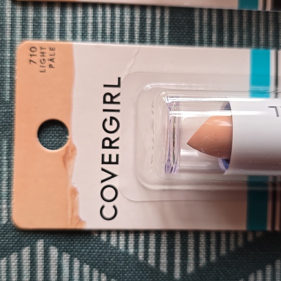COVERGIRL BRAND WOMEN'S MAKEUP CONCEALER SMOOTHERS  BUNDLE OF 2 - Picture 5 of 8